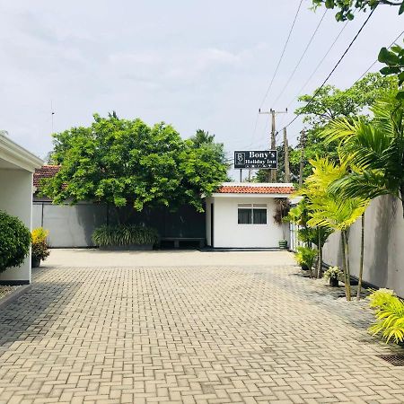 Bony'S Holiday Inn Negombo Exterior photo