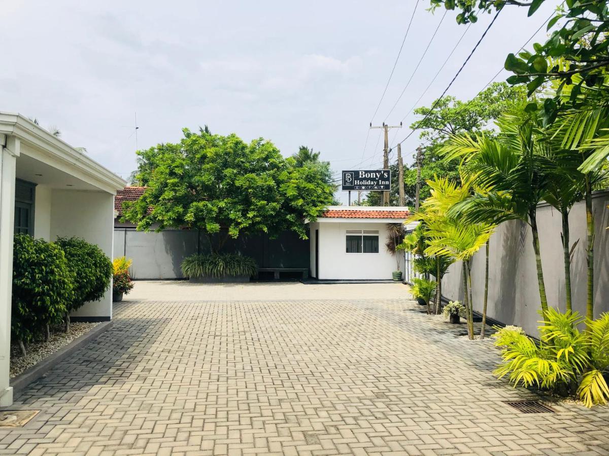 Bony'S Holiday Inn Negombo Exterior photo