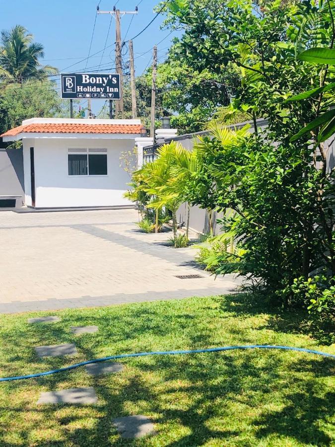 Bony'S Holiday Inn Negombo Exterior photo