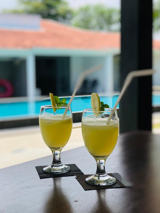 Bony'S Holiday Inn Negombo Exterior photo
