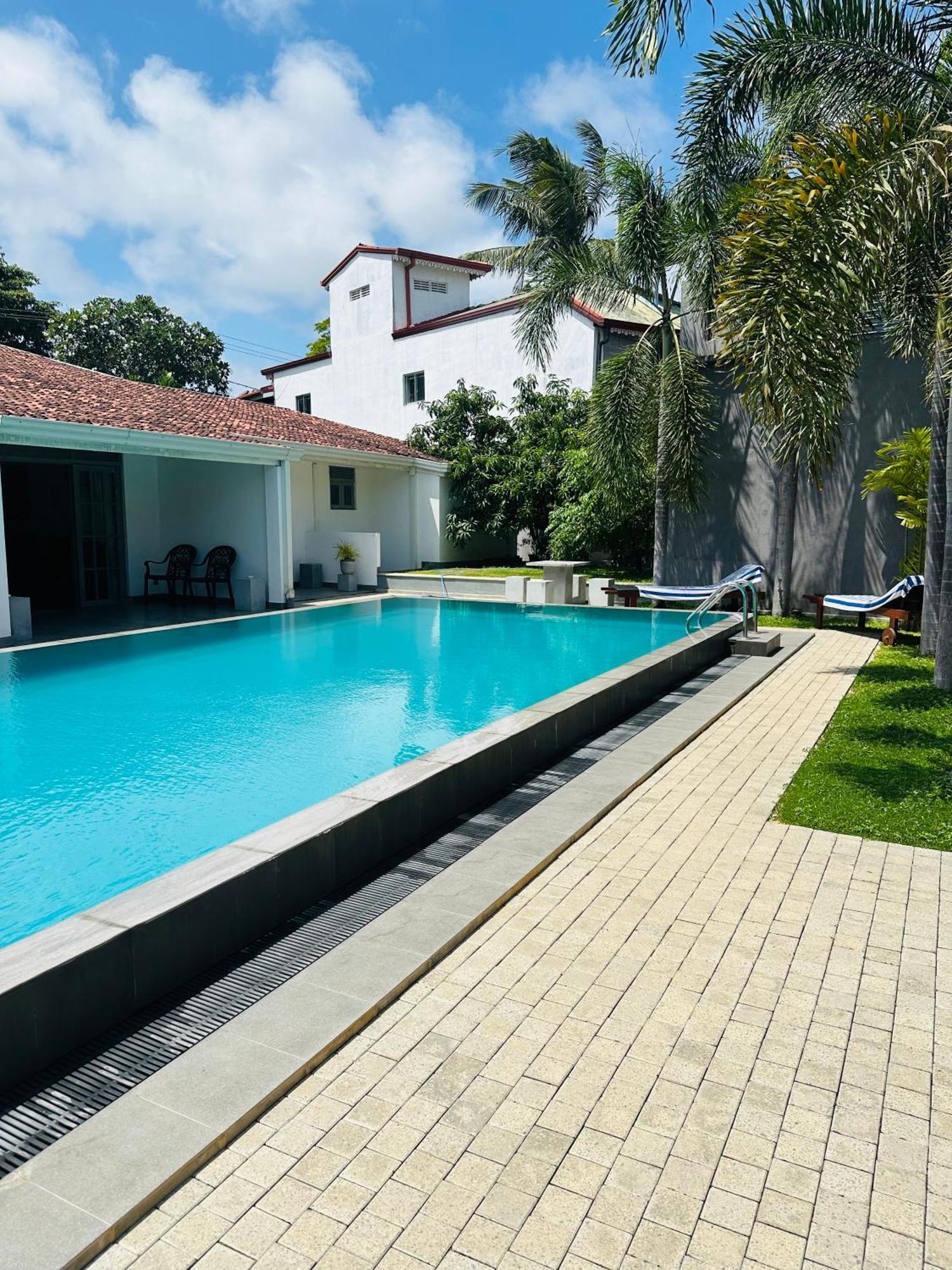 Bony'S Holiday Inn Negombo Exterior photo