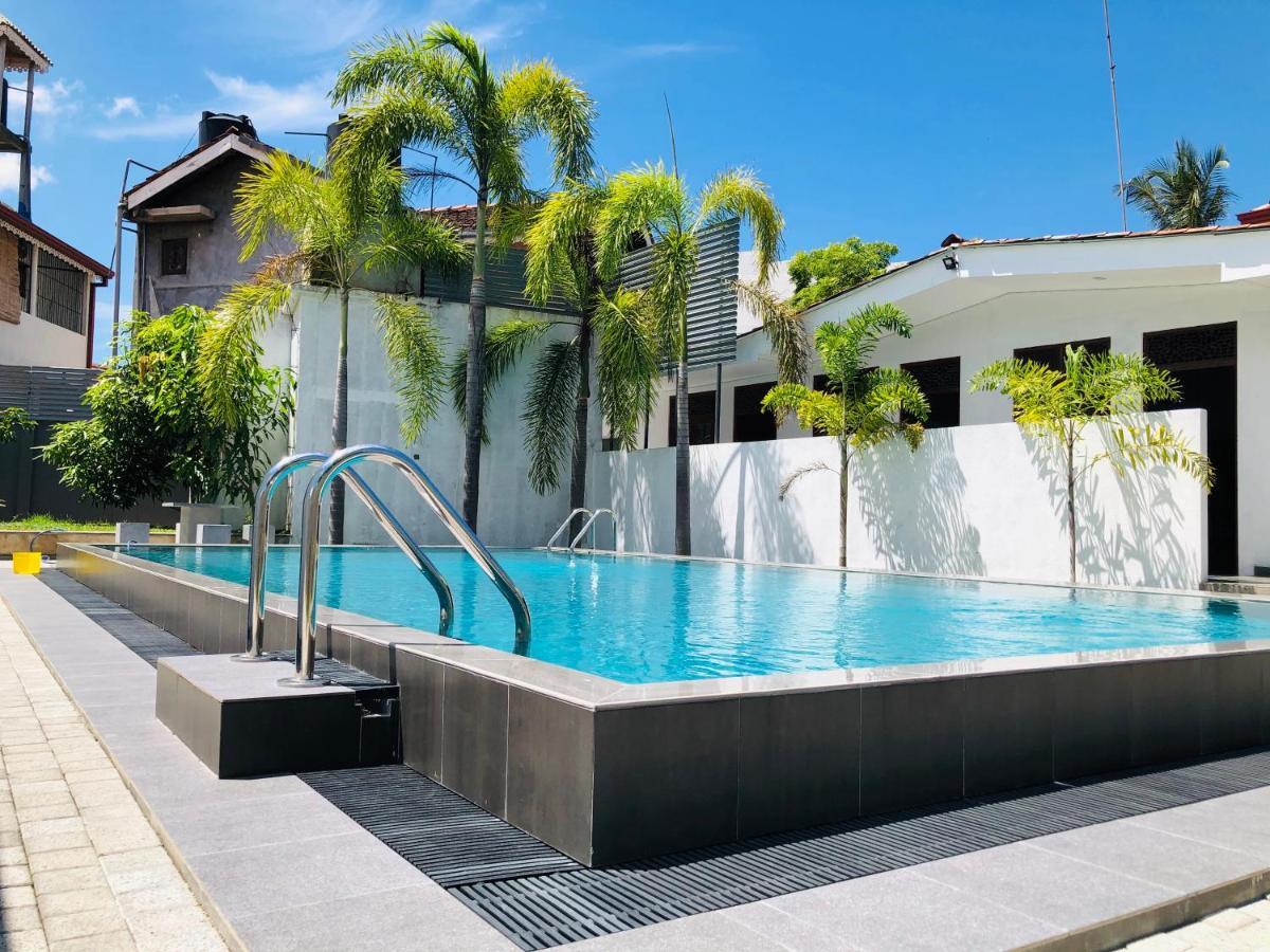 Bony'S Holiday Inn Negombo Exterior photo