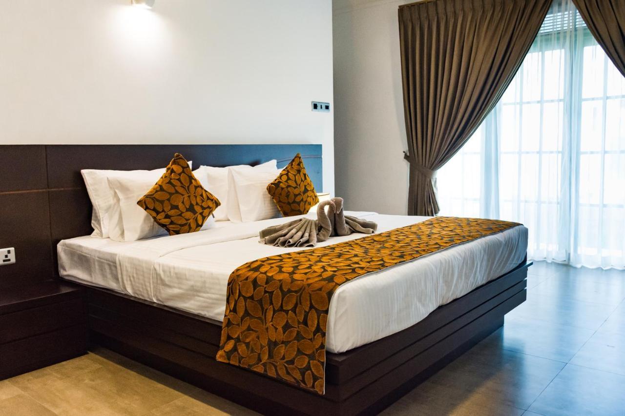 Bony'S Holiday Inn Negombo Exterior photo