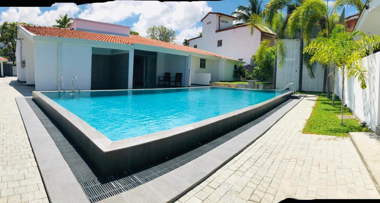 Bony'S Holiday Inn Negombo Exterior photo