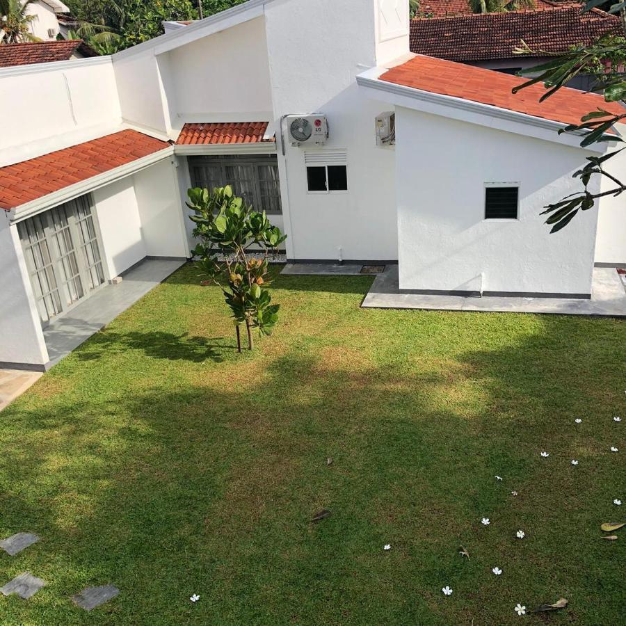 Bony'S Holiday Inn Negombo Exterior photo