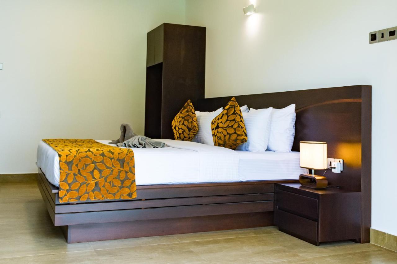 Bony'S Holiday Inn Negombo Exterior photo