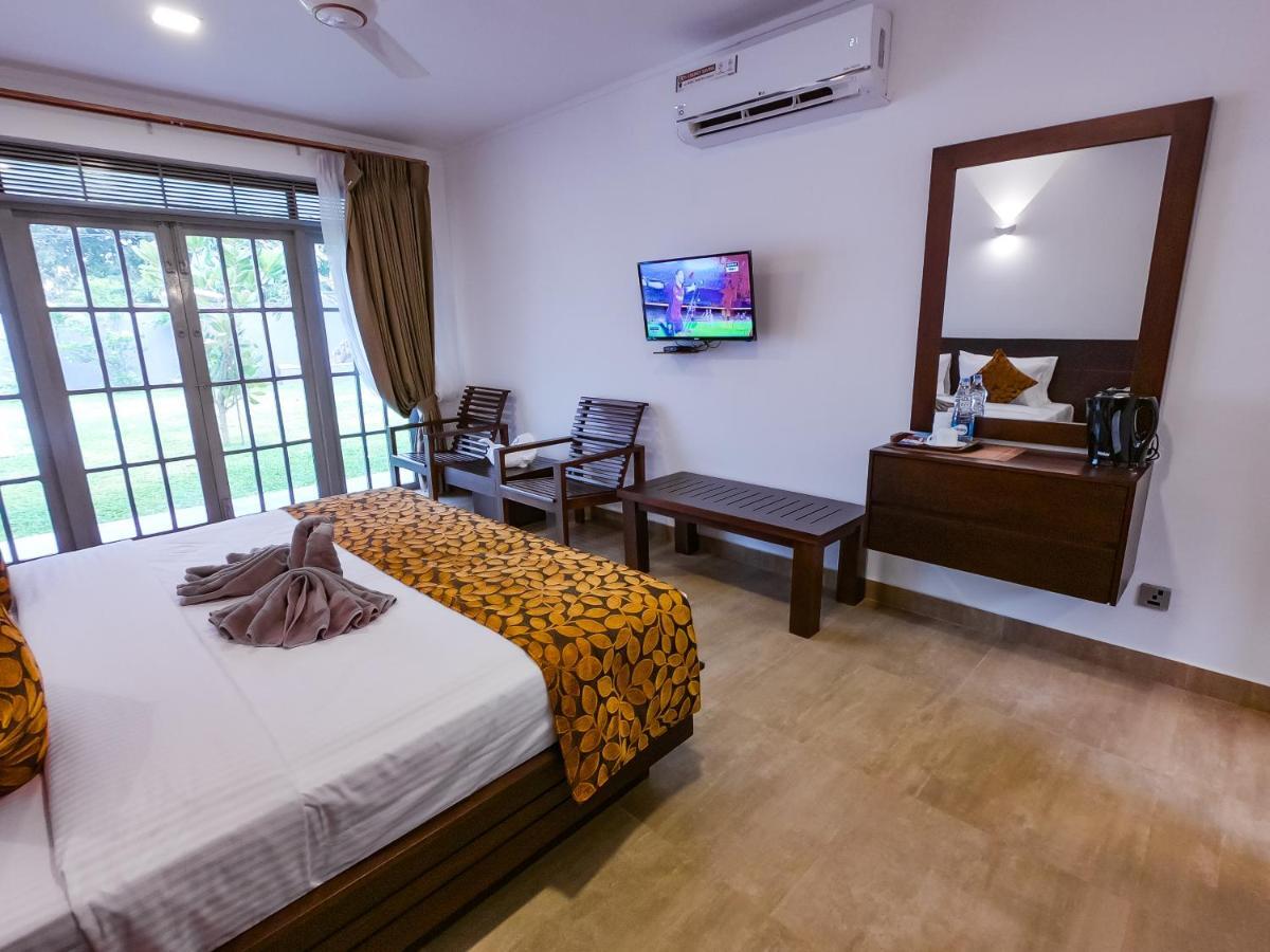 Bony'S Holiday Inn Negombo Exterior photo