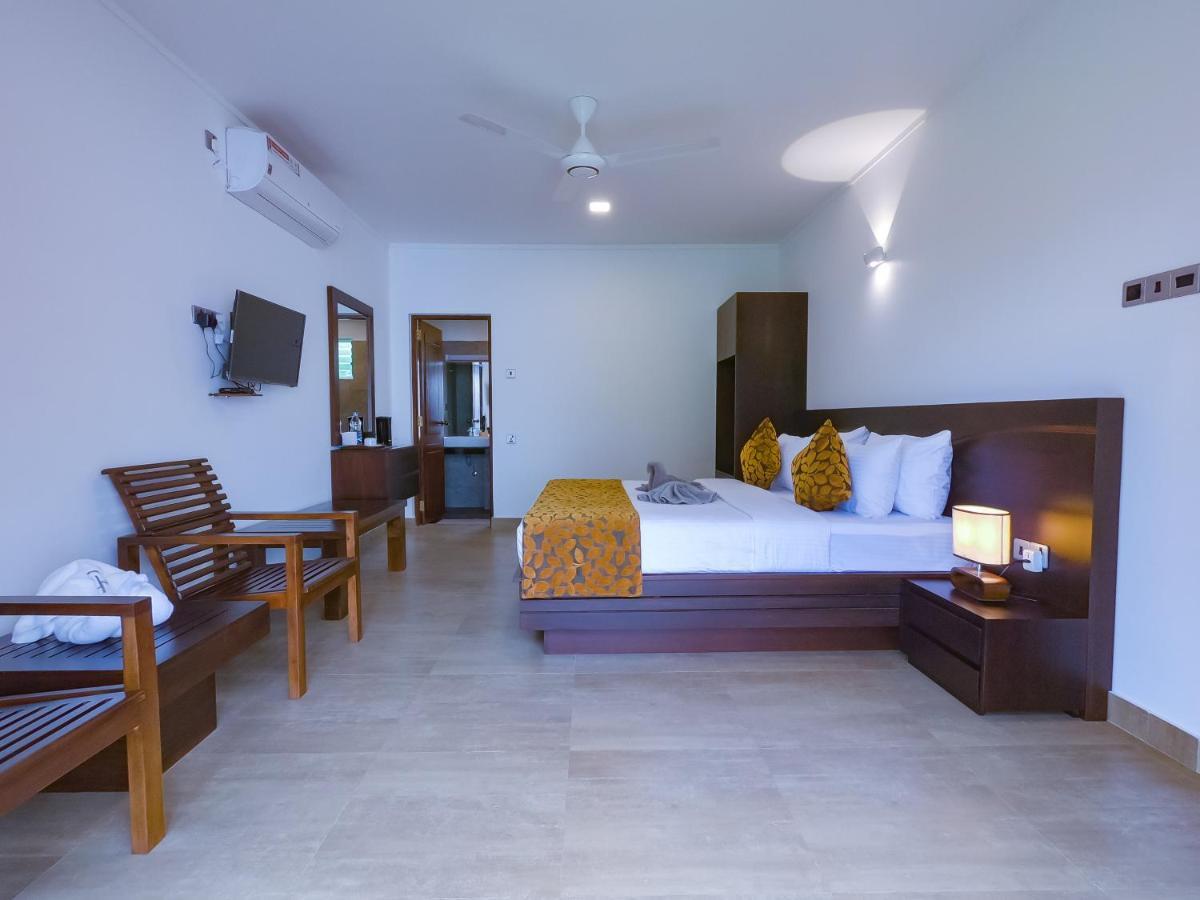 Bony'S Holiday Inn Negombo Exterior photo